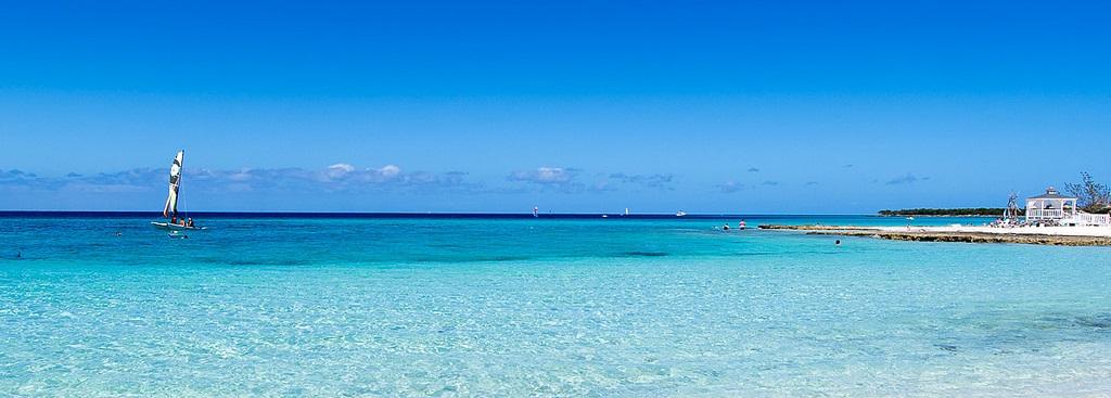 Playa Pesquero - Holguin, Varadero y La Habana